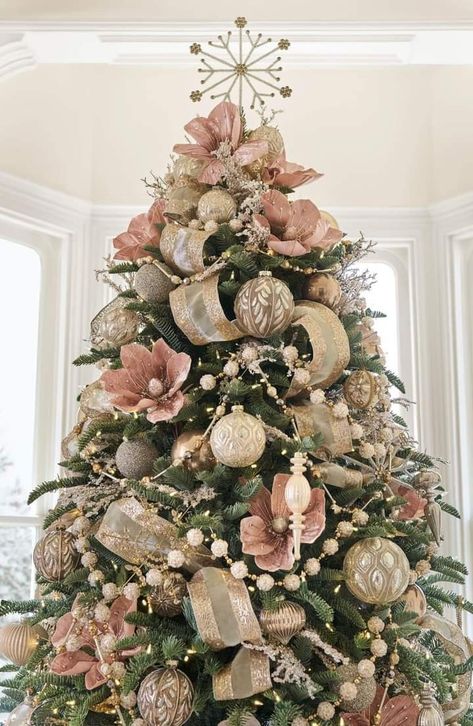 Rose Gold Xmas Tree Decorating Ideas, Vintage Glam Christmas Tree, Christmas Tree Decorations Champagne, White Champagne Christmas Decor, White Tree Gold Decorations, White And Metallic Christmas Tree, Christmas Tree With Rose Gold Ornaments, Peach And Gold Christmas Tree, Christmas Trees With Bead Garland