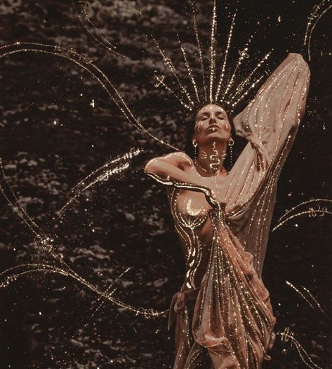 Lucia Dami, Wild Feminine, Divine Feminine, The Wild, A Woman, Statue, Water, Gold, On Instagram