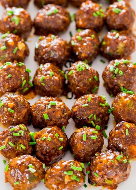 These Sweet and Spicy Korean Meatballs are made with lean beef, flavored with garlic and Sriracha sauce, baked and glazed with a spicy apricot glaze. Korean Meatballs, Apricot Glaze, Meatball Dishes, Jo Cooks, Best Meatballs, Mapo Tofu, Spicy Korean, Lean Beef, Minced Meat