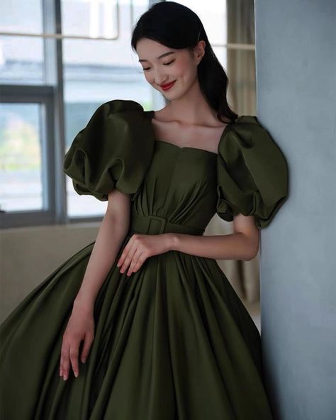 Alallure || Couture (@alallurecouture) • Instagram photos and videos Green Satin Prom Dress, Bridal Elegance, Evening Dresses With Sleeves, Princess Gown, Prom Dresses Vintage, Custom Size Dresses, A Line Prom Dresses, Bubble Sleeve, Satin Prom Dress