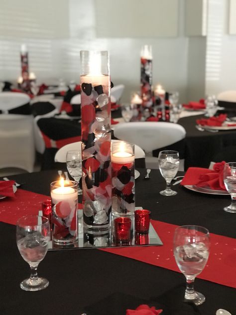 85th Birthday Ideas, Red And Black Table Decorations, Blue Wedding Theme Centerpieces, 60th Birthday Centerpieces, Black And White Centerpieces, White Rose Centerpieces, 68th Birthday, Event Table Settings, Black Centerpieces