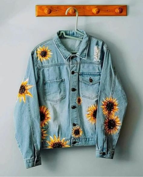 Sunflower Denim Jacket, Sunflower Jacket, Sunflower Fashion, Denim Jacket Embroidery, Jean Jacket Diy, Painted Clothes Diy, Painted Clothing, Tshirt Painting, Hand Painted Denim Jacket