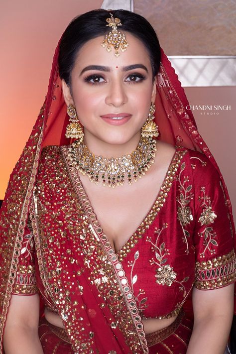 Minimal Indian bride : Makeup by Chandni Singh Minimalist Bridal Makeup Indian, Minimalist Bride Makeup, Natural Bridal Makeup Indian, Indian Bridal Makeup Natural, Simple Bridal Makeup, Bride Makeup Natural, Latest Bridal Makeup, Soft Bridal Makeup, Makeup For Small Eyes