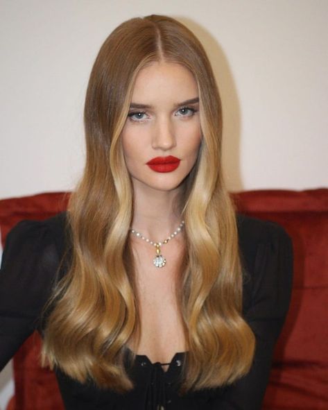 Rosie Huntington Whiteley Haircut, Rosie Huntington Hair, Rosie Huntington Whiteley Hair, Rosie Hw, Dirty Blonde Hair, Rosie Huntington, Huntington Whiteley, Normal Hair, Rosie Huntington Whiteley