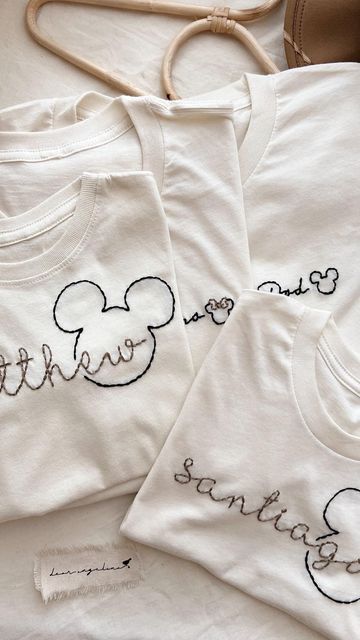 Embroidered Disney Shirt, Diy Disney Sweatshirts Patches, Disney Christmas Embroidery Designs, Disney Embroidery Ideas, Disney Embroidery Designs Shirts, Disney Embroidery Shirts, Hand Embroidery Disney, Disney Embroidery Patterns, Disneyworld 2024