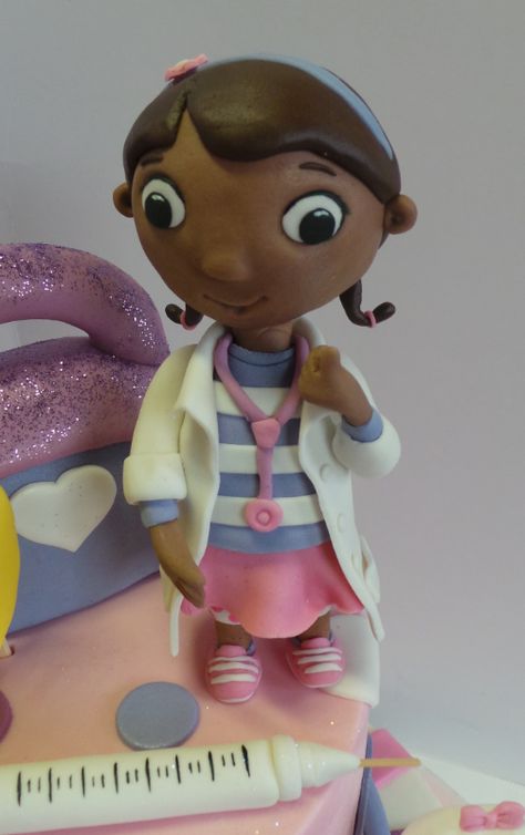 Doc McStuffins fondant figurine Doctor Mcstuffins, Fondant Figurine, Funny Whispers, Clay Things, Doc Mcstuffins, Fondant Toppers, Sugar Art, Funny Funny, Cupcake Cakes