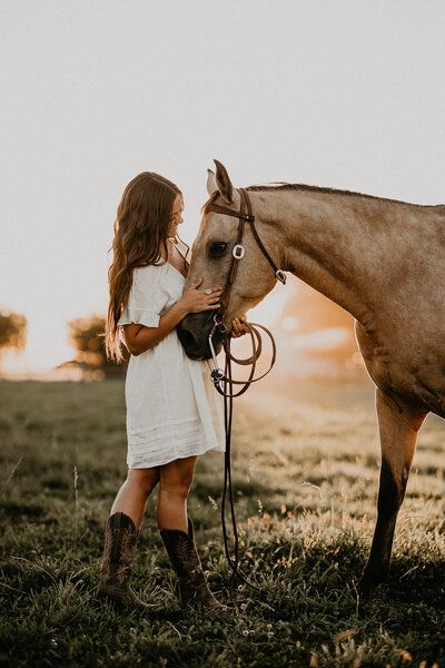 Photography Horses And People, Sr Pics With Horse, Senior Portrait With Horse, Senior Picture Ideas Equestrian, Unique Senior Pictures With Horses, Senior Photo Country, Horse Photo Shoot Outfits, Senior Pictures With Horses Dress, Country Photography Ideas