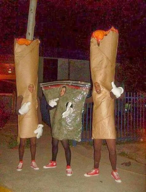 Blunts & Weed Costume                                                                                                                                                                                 More Themed Costumes, Abc Party, Clever Halloween, White Widow, Trio Halloween Costumes, Clever Halloween Costumes, Holloween Costume, Halloween Costumes Friends, Halloween Time