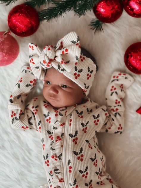 Have a holly jolly Christmas with our delightful holly print, bringing a touch of tradition and festive cheer to every little one's celebration this festive holiday season! Easy Zip for quick changes! 100% Organic Waffle Cotton Fold-over mitten cuff By: SpearmintLOVE Newborn Christmas Outfit, Have A Holly Jolly Christmas, Holly Print, Baby Christmas Photos, December Baby, Baby Pictures Newborn, Baby Clothes Organization, Holly Jolly Christmas, Newborn Christmas