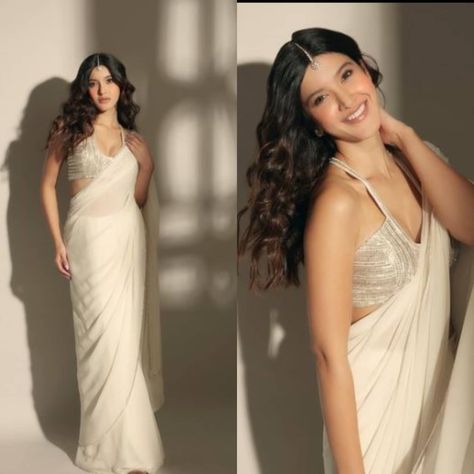 Jewellery With White Saree, White Saare Looks, Shanaya Kapoor In Saree, White Saree For Farewell, Off White Saree Party Wear, Suhana Khan Saree, White Saree Ideas, Girly Saree, White Saree Party Wear