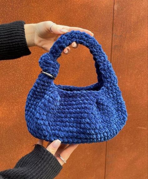 Velvet Crochet Bag, Mini Crochet Bag, Chunky Yarn Crochet, Diy Crochet Bag, Crochet Fairy, Free Crochet Bag, Crochet Stitches Free, Yarn Bag, Kawaii Crochet