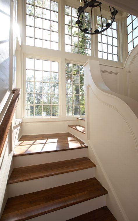 A light filled stairway in an Auburn, Alabama home. Natural Wood and white paint — Designed by Tracery Interiors & photo by Colleen Duffley Large Window, Casa Vintage, House Stairs, Dream House Interior, House Room, Pretty House, House Inspo, Dream Home Design, Decor Rustic