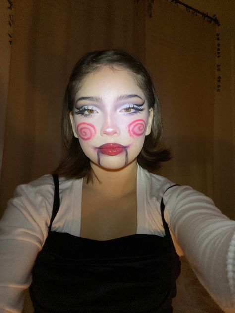 Cool Easy Halloween Makeup, Halloween Makeup Cosplay, Jigsaw Costume Makeup, Halloween Inspo Makeup, Halloween Make Up Ideas Easy Cute, Halloween Costumes Face Makeup, Easy Doll Makeup Halloween, Fun Makeup Ideas Halloween, Makeup Looks Halloween Easy