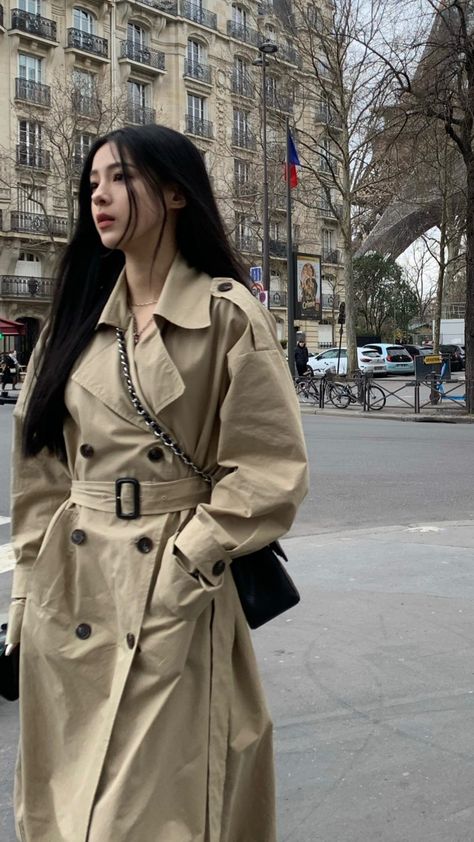 @xxixuuu on instagram Bussines Casual Woman, Beige Winter Coat, Feminine Outfits, Winter Outfits Aesthetic, Trench Coat Outfit, Outfit Korean, Winter Fashion Outfits Casual, Fashionista Clothes, Fashion Mistakes