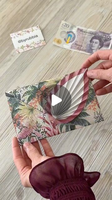 Rubbia on Instagram: "How to make an envelope 

#fyp #envelope #origami #wallet #paperwallet #papercrafts #crafts #paperart #byrubbia #instareels #foryou #london #diy #tutorial #gift #giftideas #wrapping #wrappinggifts #giftwrapping #howto #how" Origami Gift Box Tutorial, Decorate Envelope Ideas, Envelope Origami, Make An Envelope, Origami Wallet, Origami Gift Box, Gift Card Envelope, How To Make An Envelope, Decorated Envelopes