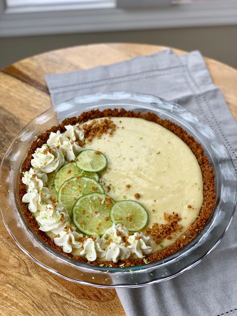 Key Lime Pie with Gingersnap Crust – Beck Eats World Thick Key Lime Pie, Ginger Snap Pie Crust Recipe, Gingersnap Pie Crust, Pie Competition, Easy Key Lime Pie Recipe, Lime Dessert, Easy Key Lime Pie, Tart Pastry, Key Lime Pie Easy