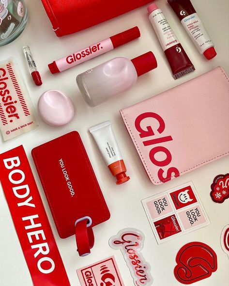 Glossier Branding, Skincare Glow Recipe, Glossier Packaging, Glossier Girl, Diy Beauty Treatments, Makeup Bag Essentials, Glossier You, Glossier Pink, Makeup Package