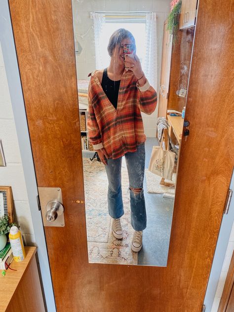 Cute Ways To Style A Flannel, Plaid Outfits Fall, Outfits Church, Teacher Fits, Fall Flannel, Flannel Outfits, Platform Converse, Fits Clothes, Fall Plaid