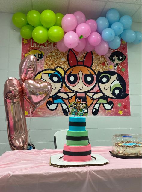 Power puff girls birthday cake with powerpuff girls backdrop and balloons for a one years old Power Puff Girls Birthday Party Ideas, Powerpuff Girls Birthday Party Ideas, Themed One Year Old Birthday, Powerpuff Birthday, Powerpuff Cake, Powerpuff Party, Powerpuff Girls Party, Powerpuff Girls Birthday, One Year Old Birthday Party