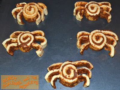 Skeleton Cinnamon Rolls, Spider Cinnamon Rolls, Cinnamon Roll Animals, Cinnamon Roll Skeleton, Fun Cinnamon Roll Shapes, Ghost Cinnamon Rolls, Cinnamon Roll Halloween, Halloween Cinnamon Rolls, Spooky Brunch