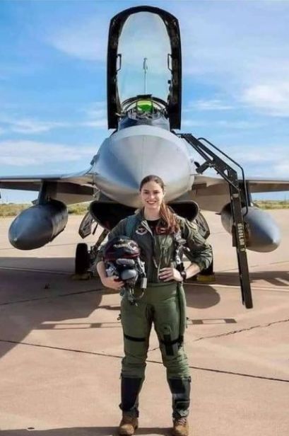 Female Fighter Pilot, Civil Air Patrol, Jet Fighter Pilot, Female Pilot, Female Fighter, Aviators Women, Flight Crew, Military Girl, Harbin