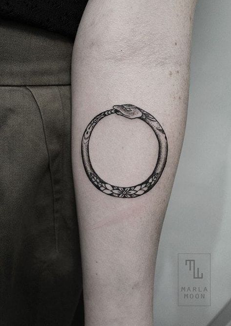 13 Beautiful Ouroboros Tattoos | Tattoodo.com Geometric Tattos, Ouroboros Tattoo, Band Tattoos, Unalome Tattoo, Circle Tattoo, Geometry Tattoo, Elbow Tattoos, Geometric Tattoos, Nordic Tattoo