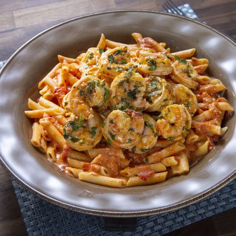 Pasta with Vodka Sauce and Shrimp by Rachael Ray Pink Vodka Sauce, Pasta With Vodka Sauce, Pink Vodka, Dinner Recipes Ideas, Vodka Sauce Pasta, Vodka Pasta, Cream Pasta, 30 Minute Dinners, Rachel Ray