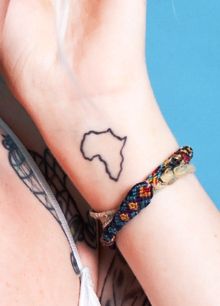 This is similar to the tattoo I'll eventually be getting. Africa <3 Guatemala Tattoo, Africa Tattoo, Africa Outline, Great Tattoo Ideas, Africa Tattoos, African Tattoo, Outline Tattoo, Ring Tattoos, Great Tattoos