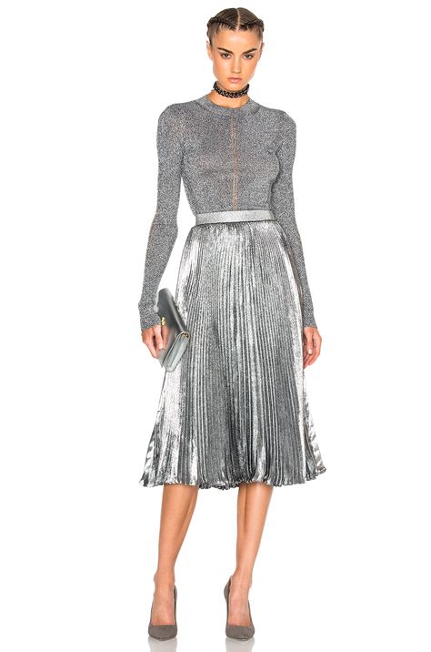 Metallic Pleated Skirt Outfits, Metallic Skirt Outfit, Full Skirt Outfit, Sequins Top Outfit, Black Wedding Hairstyles, Metallic Pleated Skirt, Monochromatic Fashion, True Summer, Knitted Skirt