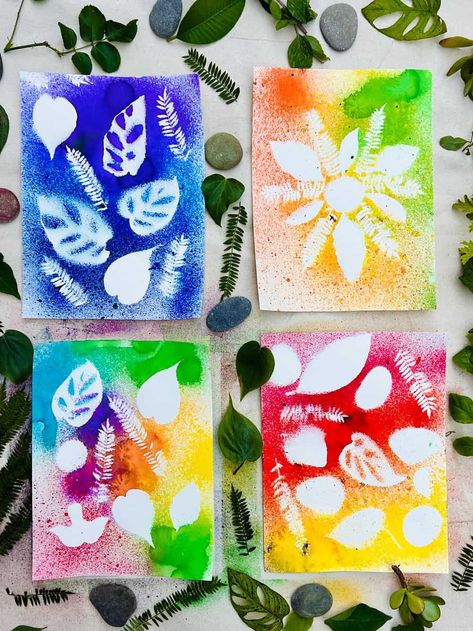 Nature Watercolor Spray Art - Fun Watercolor Painting Idea For Kids Watercolor Spray Bottle Art, Nature Kindergarten, Summer Camp Art, Oak Room, August Crafts, Fun Watercolor, Nature Projects, Summer Camp Crafts, Summer Club