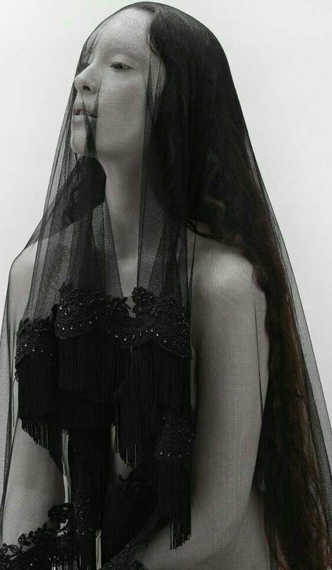 Under The Veil, Yennefer Of Vengerberg, Black Veil, Vintage Horror, Dark Photography, Dark Beauty, Dark Fashion, Halloween Ideas, Dark Aesthetic