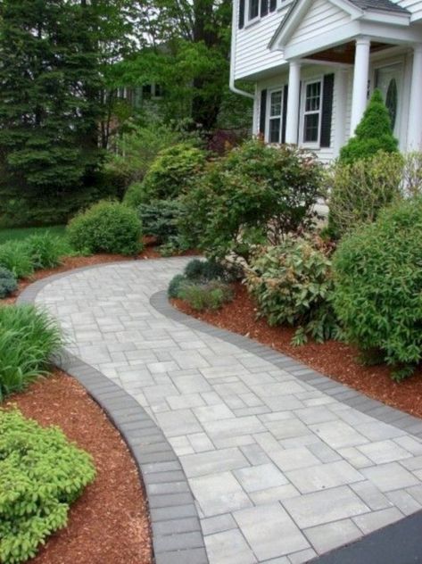 Best garden walkway to envy your visitor 08 Front Walkway Landscaping, Front Yard Walkway, Yard Pathway, Landscape Curbing, Walkway Landscaping, Patio Pavers Design, Walkway Design, Pathway Landscaping, Front Walkway