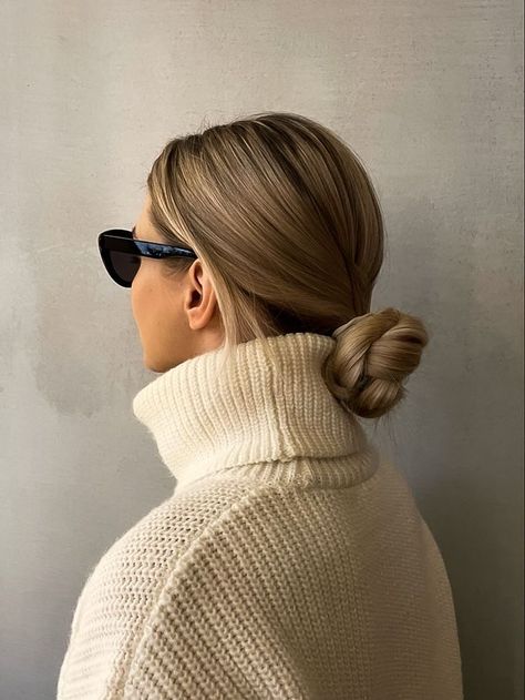 Hairstyles For Turtlenecks, Turtleneck Hairstyle, Turtle Neck Hairstyles, Haircuts With Straight Hair, Light Brown Hair Shades, Light Brown Hair Color, Brown Hair Inspiration, Brown Hair Color, Hair For Women