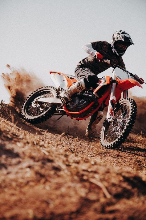 Dirt Bike Photography, Dirt Bike Photoshoot, Dirtbike Aesthetic, Motocross Photography, Motorbike Photos, Motorcycle Brands, Motocross Love, Dirt Bike Racing, Cool Dirt Bikes