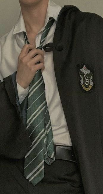 Slytherin Male Aesthetic, Male Slytherin Uniform, Draco Malfoy Quidditch Uniform, Slytherin Inspired Outfits Men, Slytherin Uniform Boys, Slytherin Outfit Men, Slytherin Clothes Aesthetic, Slytherin Aesthetic Outfit, Slytherin Uniform