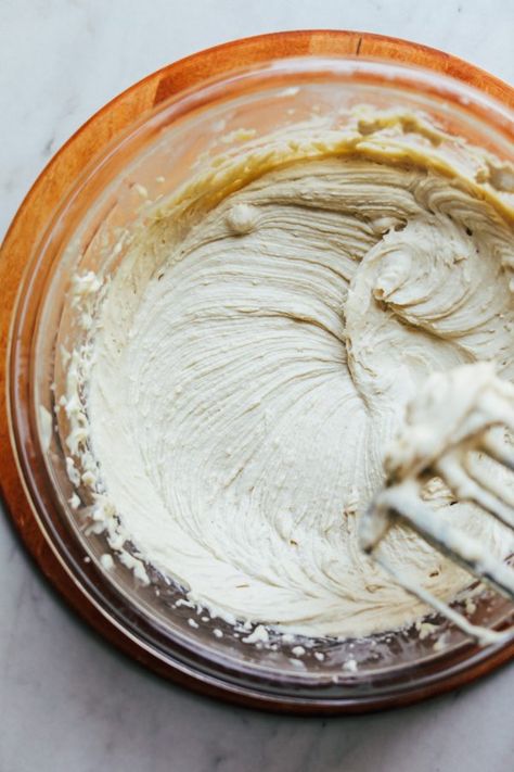 Cashew Frosting, Vegan Buttercream Frosting, Haitian Recipes, Easy Buttercream Frosting, Vegan Buttercream, Vegan Birthday Cake, Easy Frosting, Minimalist Baker, Vegan Cakes