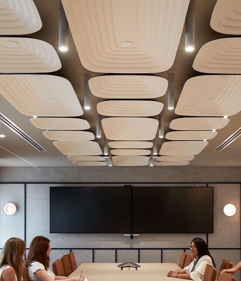 A elegant boardroom by Siren Design. For this ceiling install Siren Design paired our Roku and Juni ceiling tiles to create a charming and serene space. Click the link to learn more. Installered by Hunter Mason & Boys Projects. Photography by Luc Remond Siren Design, Woven Image, Acoustic Ceiling Tiles, Acoustic Ceiling, Office Ceiling, Corporate Interiors, Ceiling Tiles, Office Interior Design, Ceiling Design