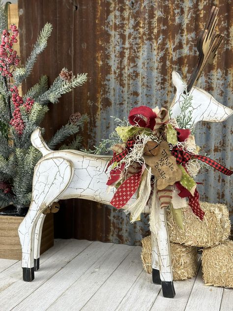 Pickitz Crafts - I had so much fun with this tutorial!!!... Pickitz Crafts, Wood Reindeer, Craft Cart, Animal Cutouts, Wood Tags, Mid Century Christmas, Christian Decor, Home Workshop, Crafts For Girls