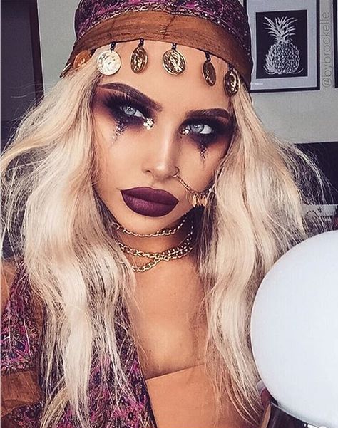 Fortune Teller or Gypsy—all about the makeup! | 21 DIY Halloween Costumes for Women | 2016 Nem Halloween Makeup, Carnaval Diy, Fortune Teller Costume, Make Up Diy, Halloween Make-up Looks, Creepy Halloween Costumes, Makeup Tip, Diy Halloween Costumes For Women, Hallowen Costume