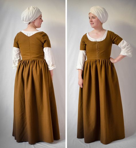 Kirtle, late 15th century 15th Century Dress, Aarhus University, 15th Century Fashion, 15th Century Clothing, Norse Clothing, Medieval Woman, Lucet, Knife Pleats, Century Dress