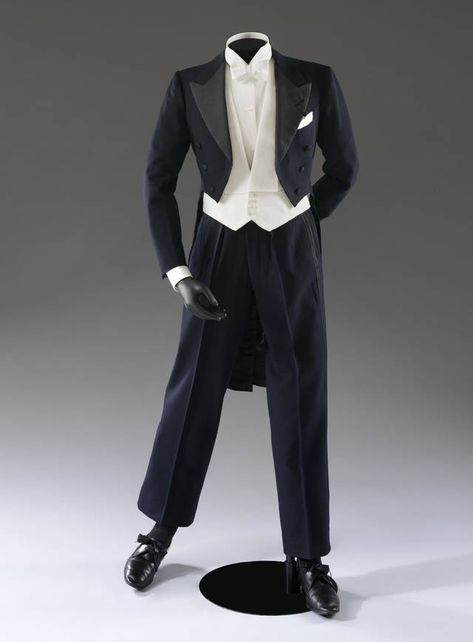 Tailcoat Mens Wedding, Old Style Suits For Men, Old Hollywood Suit, Suit With Tailcoat, Hollywood Suits, Old Hollywood Prom, Old School Wedding, Old Hollywood Theme, Anderson Sheppard