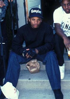 R.I.P. Eazy E !!! R.I.P. Eazy E !!! 90s Rap Aesthetic, Gangsta Rapper, 90s Black Men, 90s Rappers Aesthetic, 90s Rappers, Eazy E, Outta Compton, Tupac Pictures, Hip Hop Classics