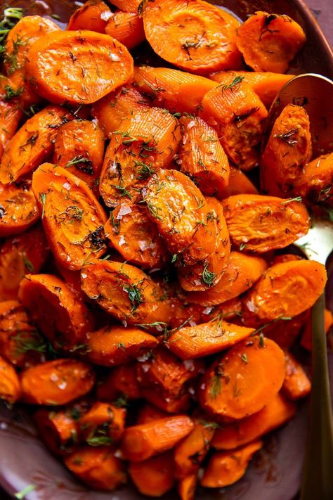 Honey Dill Roasted Carrots-6 Side Dish Carrots, Dill Carrots, Christmas Side Dish, Carrots Side Dish, Roasted Carrots Recipe, Honey Roasted Carrots, Christmas Side, Christmas Side Dishes, Side Dish Recipes Easy