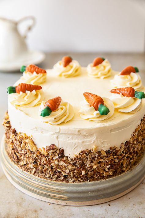 Just a few tiny upgrades will take your classic carrot cake to the next level! 2 Tier Carrot Cake, Carrot Cake Recipe Easter, Round Carrot Cake, Carrot Cake Pictures, Easter Dessert Carrot Cake, Cute Carrot Cake Aesthetic, Two Tier Carrot Cake, Carrot Cake For Easter, Carrot Cake Recipe Decoration