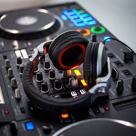 Dj Mixer Wallpaper Hd, Dj Mixer Logo, Dj Mixer Wallpaper, Dj Pics, Electro House Music, David Silva, Professional English, Female Dj, Vr Gaming