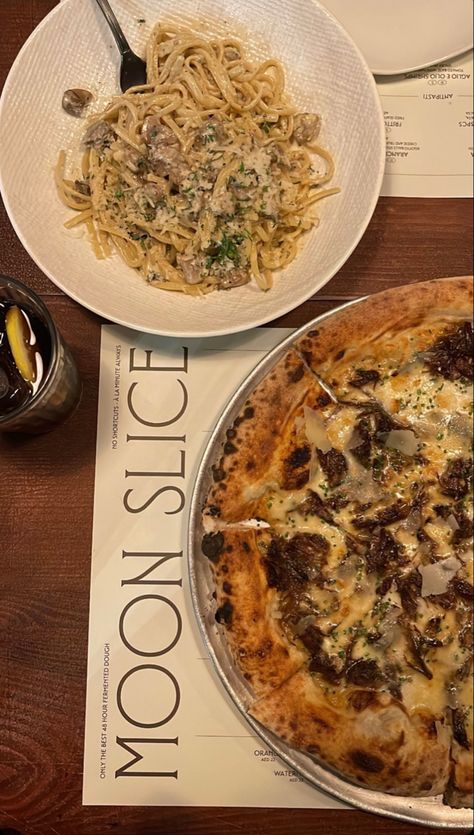 Eating Italian pizza and pasta in Dubai Dubai Restaurant Luxury, Fancy Restaurant Aesthetic, Restaurants Dubai, Dubai Dinner, Dubai Restaurant, Restaurant In Dubai, Restaurants In Dubai, Dubai Food, Dubai Aesthetic