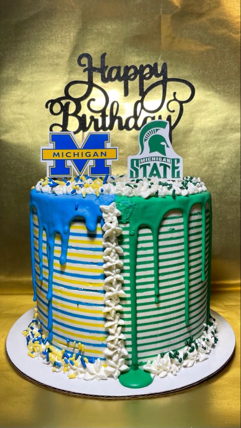 Football Stadium Cake, Michigan Cake, Michigan Michigan State, Stadium Cake, Grad Cake, Michigan State Football, Cake Tips, Football Stadium, Bday Cake