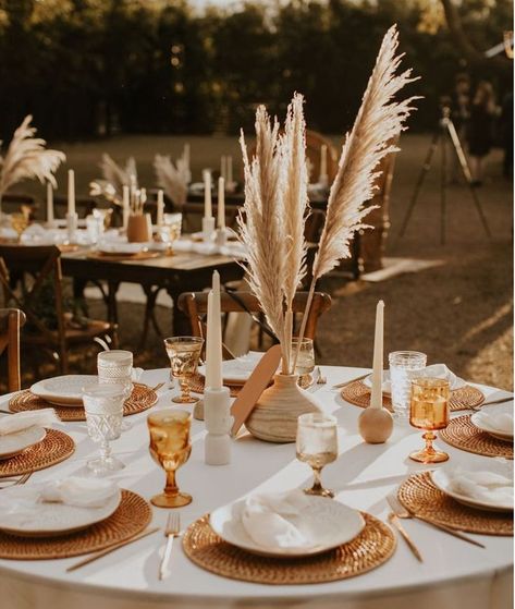 Boho Tablescape, Pampas Wedding, Boho Centerpiece, Round Wedding Tables, Boho Autumn, Rustic Wedding Decorations, Events Planning, Tafel Decor, Outdoor Dinner