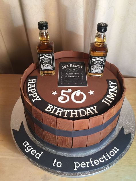 Bolo Jack Daniels, 50th Birthday Cake Designs, 50th Birthday Cakes For Men, Jack Daniels Birthday, Jack Daniels Cake, Whiskey Cake, Bottle Cake, Dad Birthday Cakes, Birthday Cakes For Teens