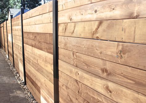 Aluminum Privacy Fence, Wood Privacy Fence, Wood Fence Design, Modern Fence Design, Privacy Fence Designs, Horizontal Fence, Backyard Privacy, Fence Styles, Privacy Fences